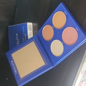 Tresluce beauty highlighter palette